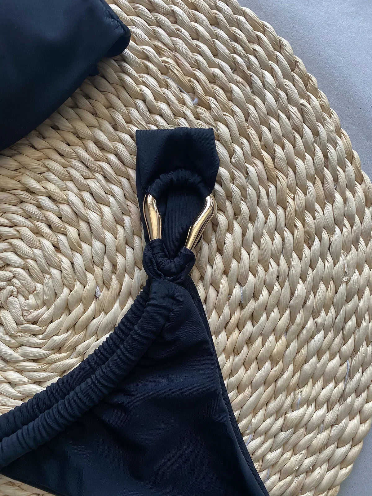 ביקיני סטרפלס בעיטור אבזם זהב - מיליס