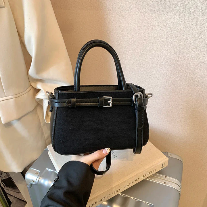 Suede bag with retro design + accessories