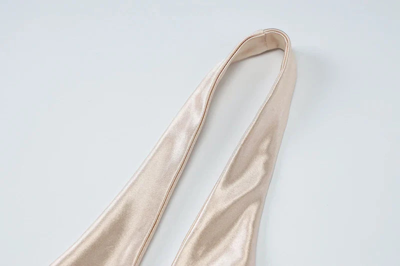 שמלת מקסי סאטן גב פתוח בעיצוב שסע בעיטור צעיף תואם - פיליסיה