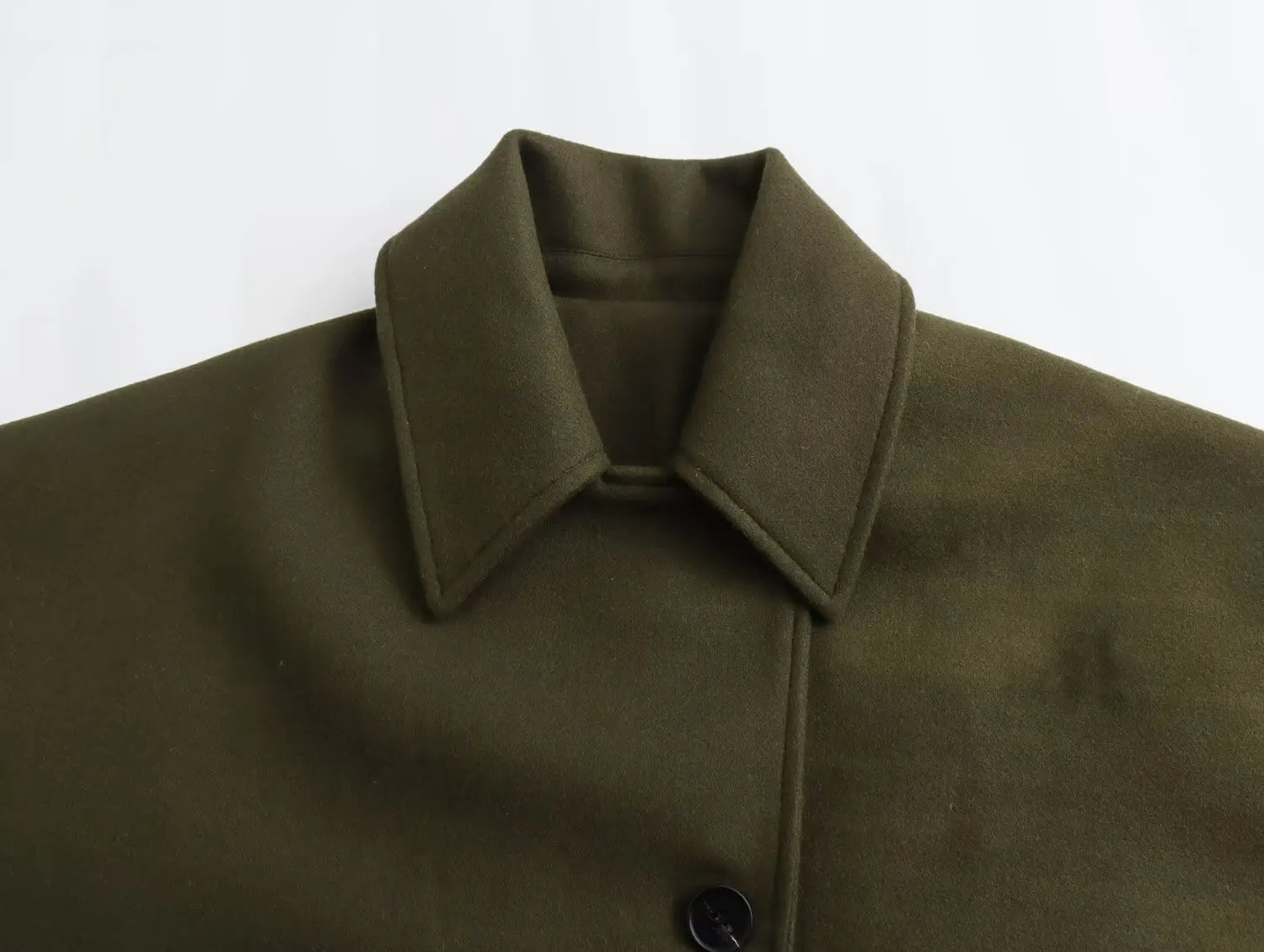 מעיל צמר אוברסייז בעיצוב סגירת כפתורים אסימטרית צווארון פולו - הולנדיה