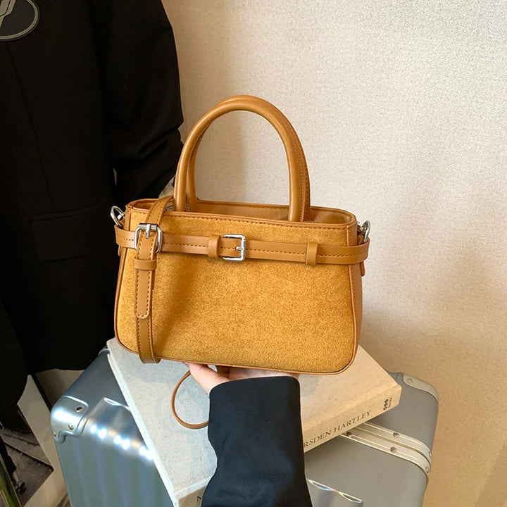 Suede bag with retro design + accessories