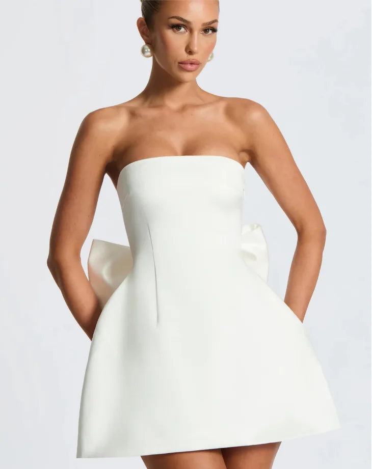 שמלת מיני סאטן בגזרת A בעיטור פפיון קשירה בגב להצמדה במותן - ליליה