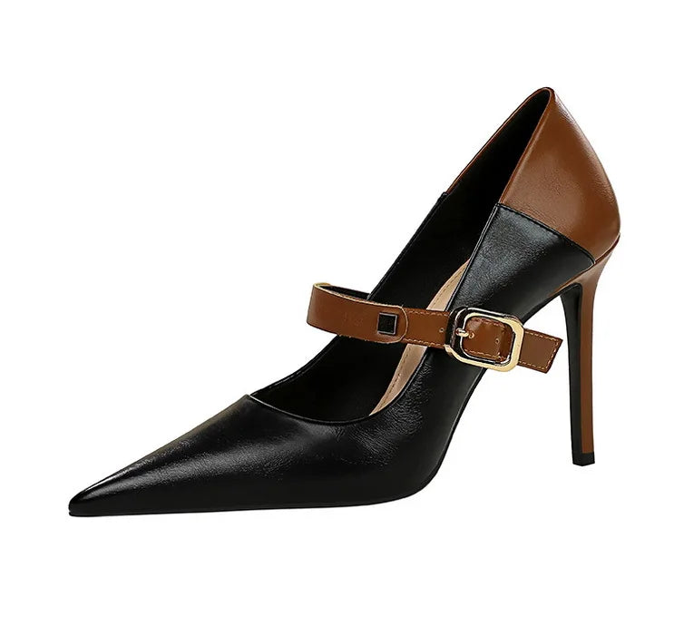 נעלי עקב שפיץ דמוי עור בעיטור אבזם - MARGARET