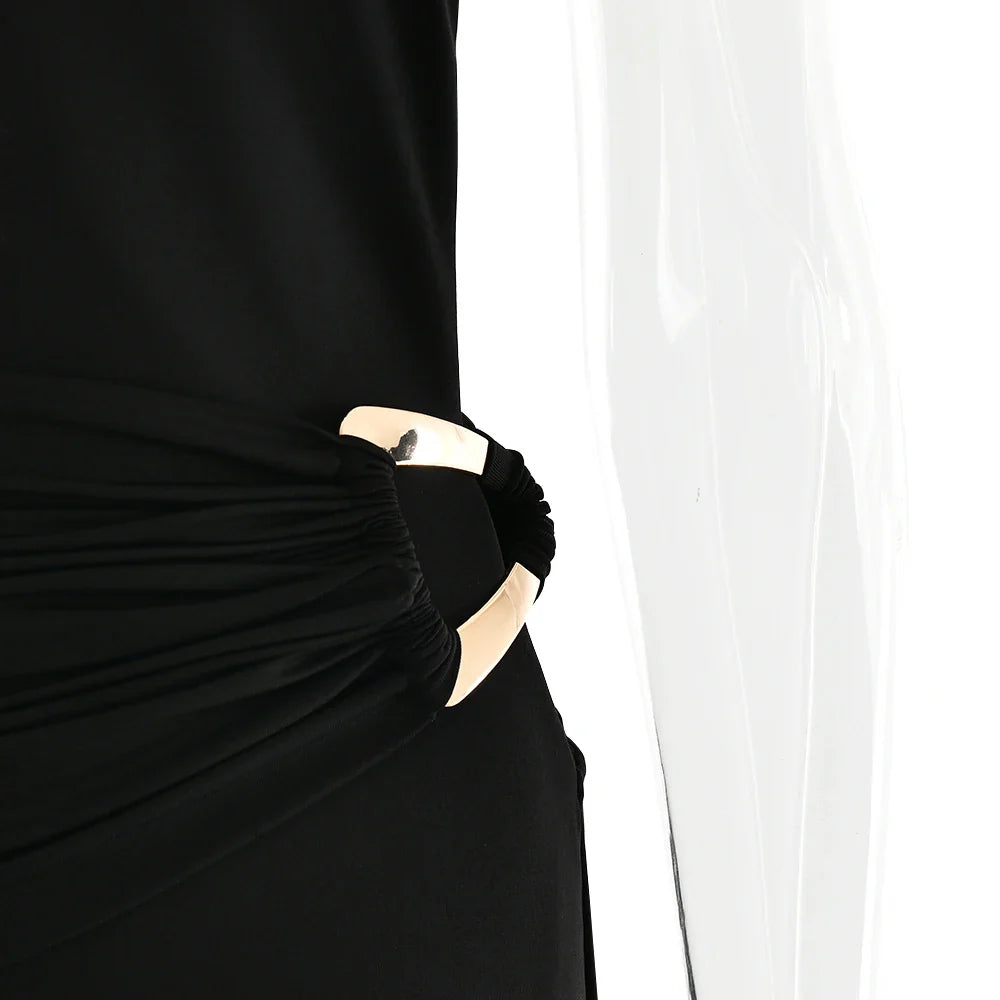 שמלת מקסי כתפיה אחת גב פתוח בעיטור כיווצים ואבזם - גוון