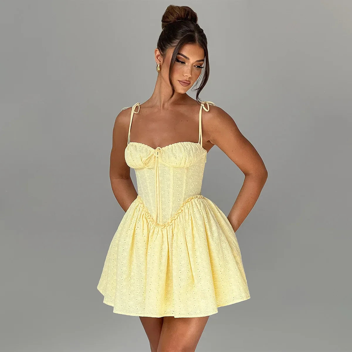 שמלת מיני בגזרת A בעיטור רקמה קשירה בכתפיות - GAYA