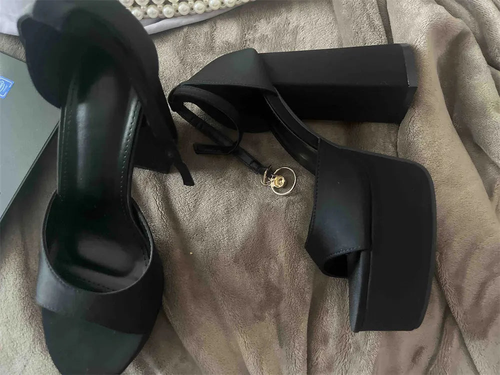 סנדלי עקב סאטן - מולי