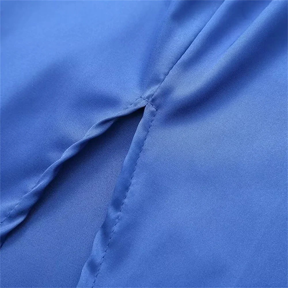 שמלת מידי סאטן בעיצוב כיווצים ומחשוף עמוק - ברי