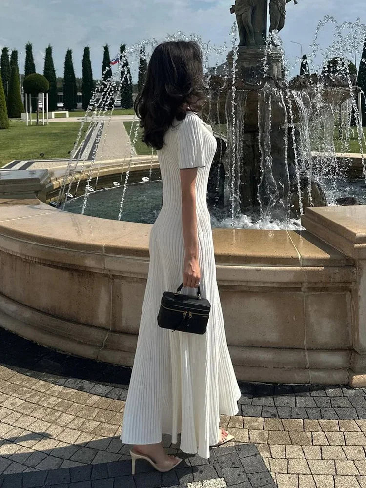 שמלת מקסי סרוגה בעיצוב אלגנטי בעיטור כפתורים - Ivanna