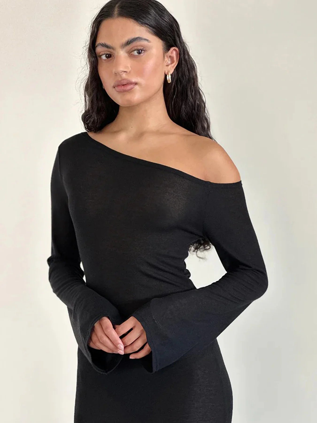 שמלת מקסי בעיצוב כתף חשופה - סאפ