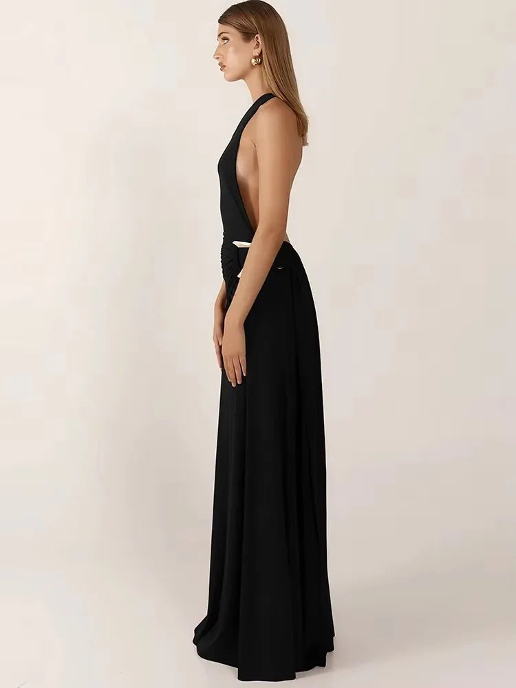 שמלת מקסי כתפיה אחת גב פתוח בעיטור כיווצים ואבזם - גוון