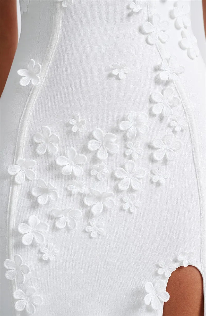 שמלת מקסי בעיצוב שסע בעיטור אפליקציות פרחים - קלריסה