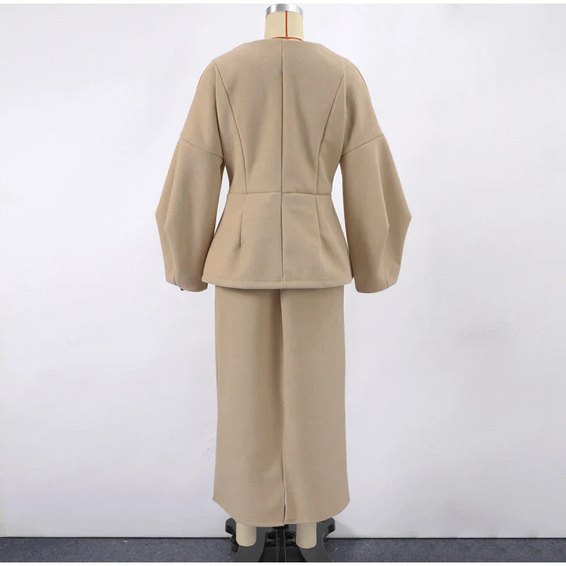 סט שני חלקים צמרי בעיצוב מלכותי חצאית מידי ובלייזר - Reina