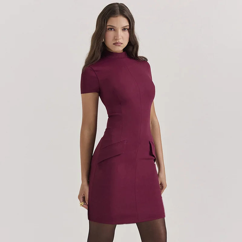 שמלת מיני בגזרה מחויטת בעיטור כיסים - אנטוניה