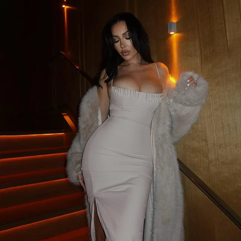 שמלת מידי בד מחטב בעיטור חרוזים בעיצוב שסע - ברברה