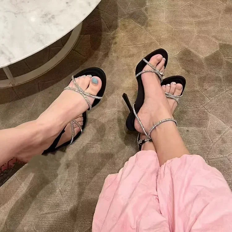 סנדלי עקב בעיטור זרקונים - LILI