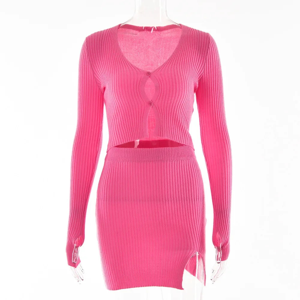 סט סרוג חצאית מיני וחולצת סגירת כפתורים - כרמי