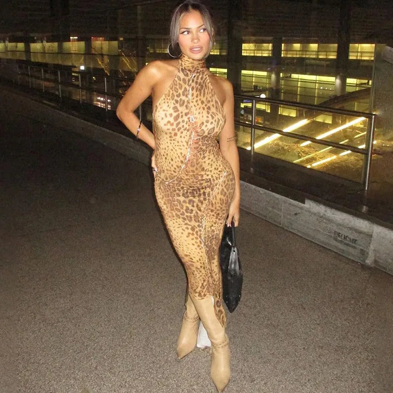 שמלת מקסי מנומרת בעיצוב אסימטרי קשירה בצוואר - רוקסי