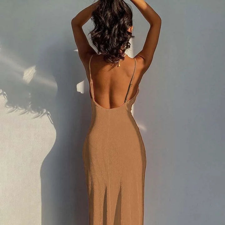 שמלת מידי קיצית סרוגה בעיטור שסע - סמייל