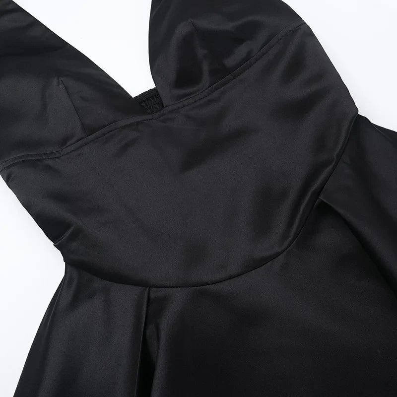 שמלת מיני סאטן צמודה במותן בגזרת A - Dulce