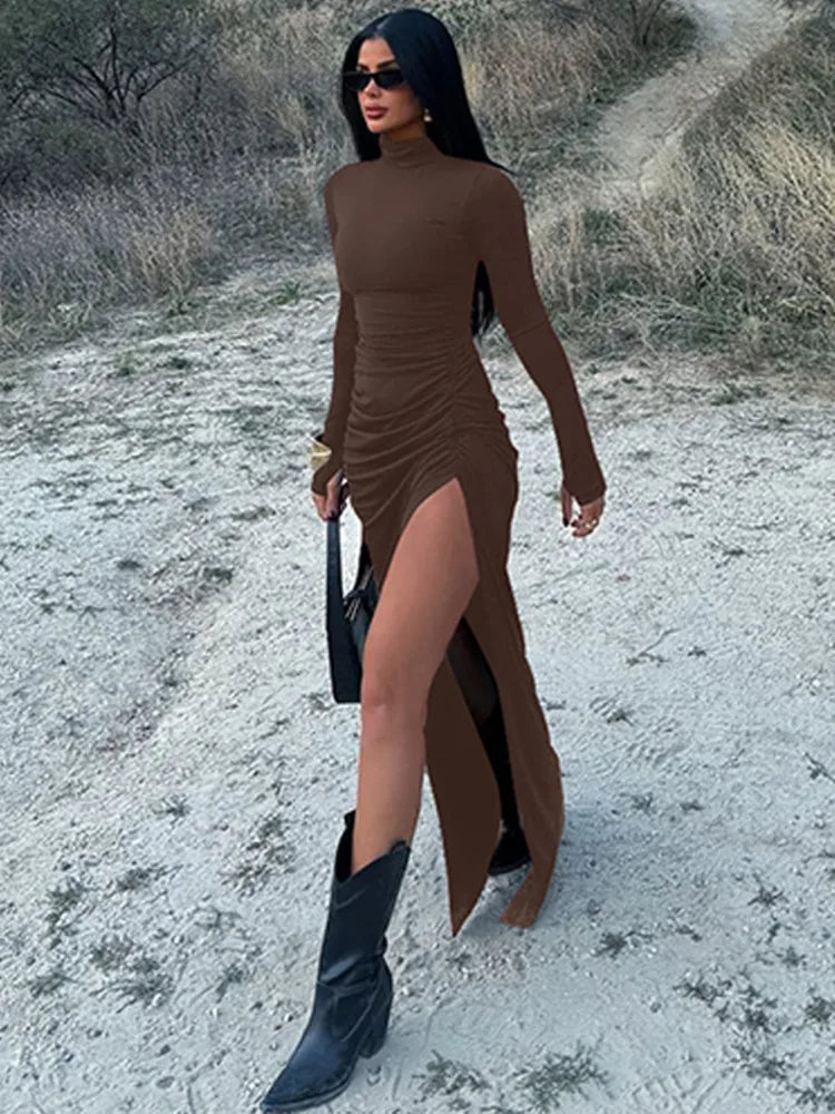 שמלת מקסי כיווצים צווארון גולף בעיצוב שסע עמוק - סאשה