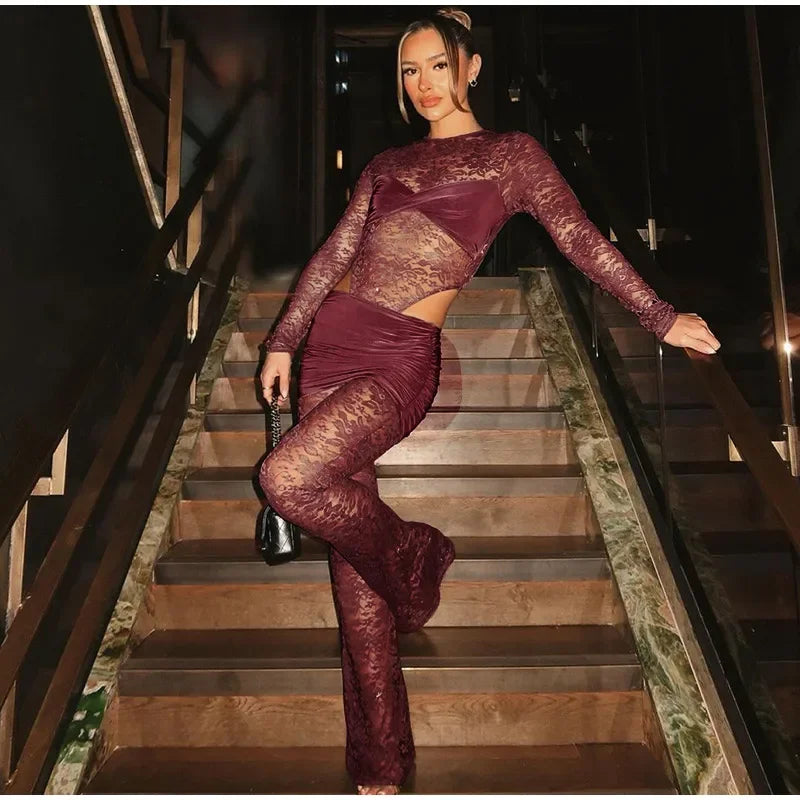 חליפת תחרה שני חלקים בגד גוף ומכנסיים ארוכים בעיטור חצאית מיני  - Meadow