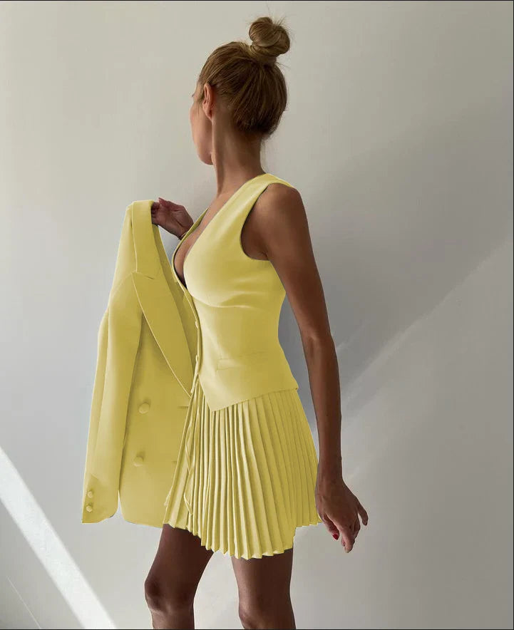 סט שני חלקים מחויט חצאית מיני קיפולים ווסט כפתורים - Jacqueline