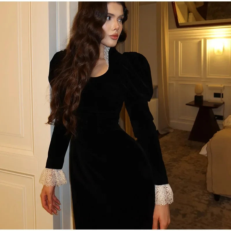 שמלת מקסי קטיפה בעיטור תחרה  - Saylor