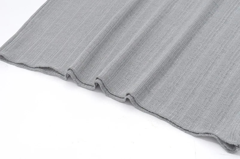 שמלת מיני סרוגה כתפיים חשופות בעיצוב כיווצים שרוולי פעמון - בל