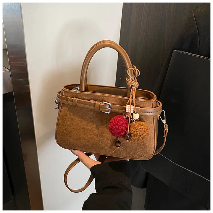 Suede bag with retro design + accessories