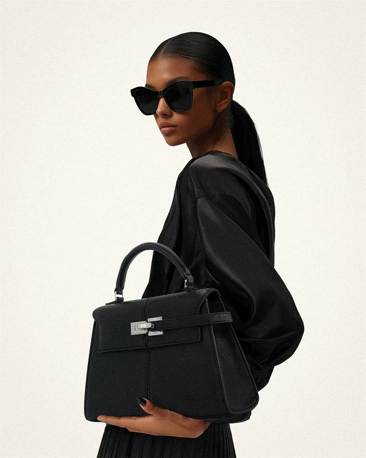 Leather bag with luxury design