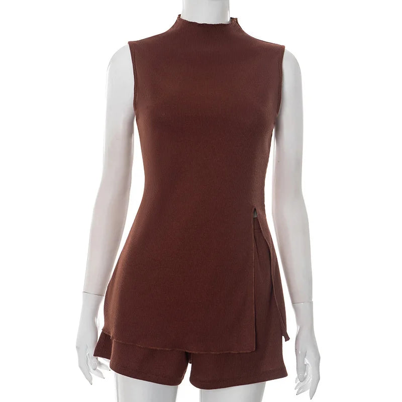 סט שני חלקים סרוג מכנסיים קצרים וחולצת גולף בעיצוב שסע - נארה