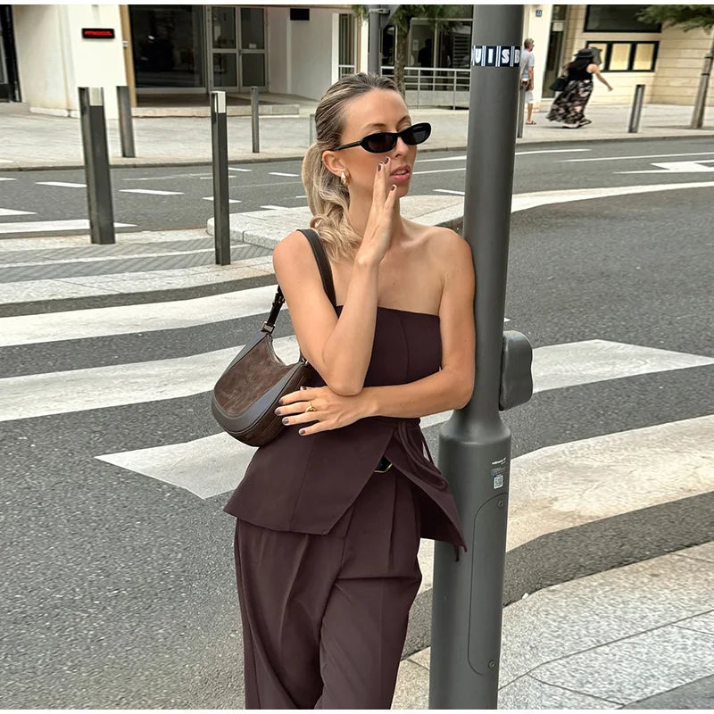 חליפת שני חלקים מחויטת טופ סטרפלס ומכנסיים ארוכים - מונה