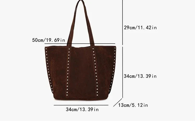 Suede bag with classic design