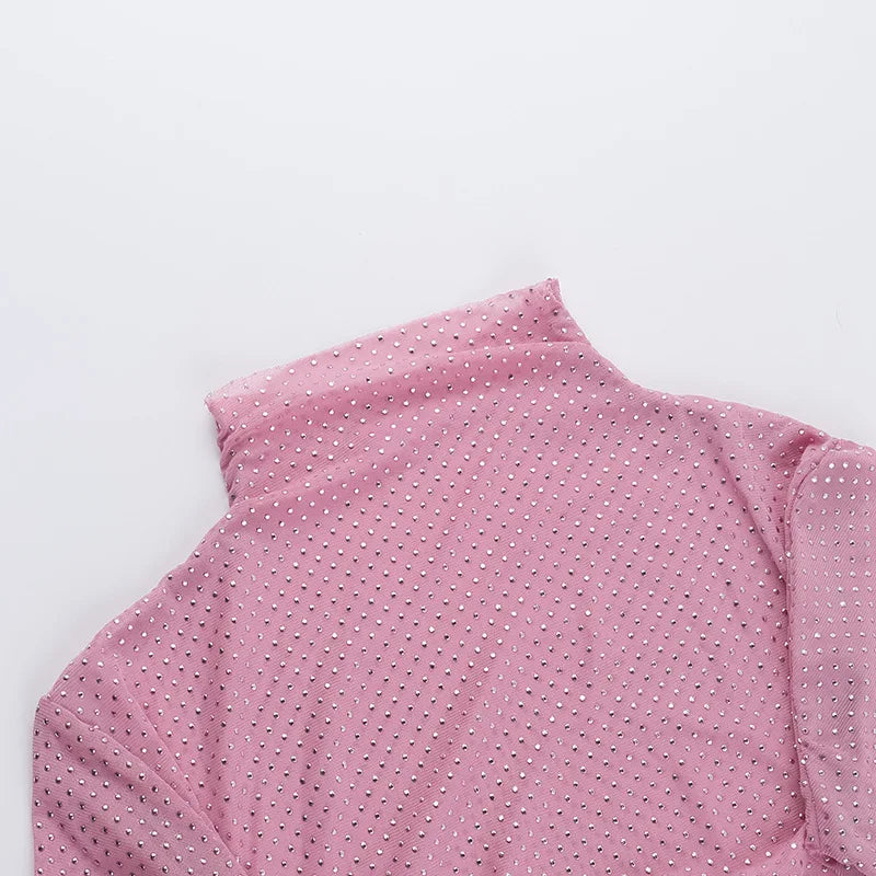 שמלת מיני צמודה בעיטור זרקונים מנצנצים בגזרת גולף - קארדי