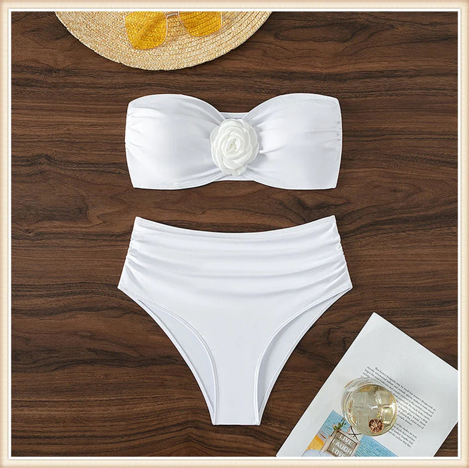 בגד ים ביקיני חזיית סטרפלס בעיטור פרח תחתון מחטב גזרה גבוהה - ונילה