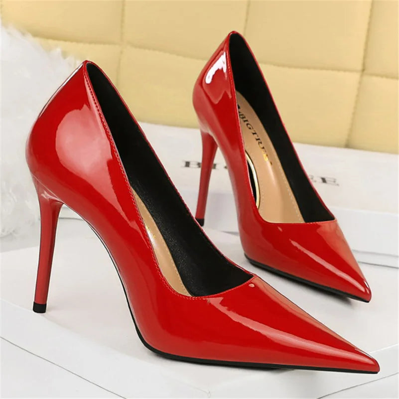 נעלי עקב שפיץ מבריקות - ג'סי