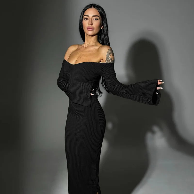 שמלת מקסי סרוגה כתפיים חשופות שרוולי פעמון בעיטור שסע קטן - ניב