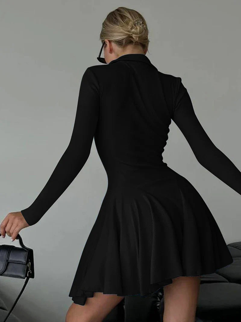 שמלת מיני סרוגה בגזרת A צווארון פולו - רג'ינה