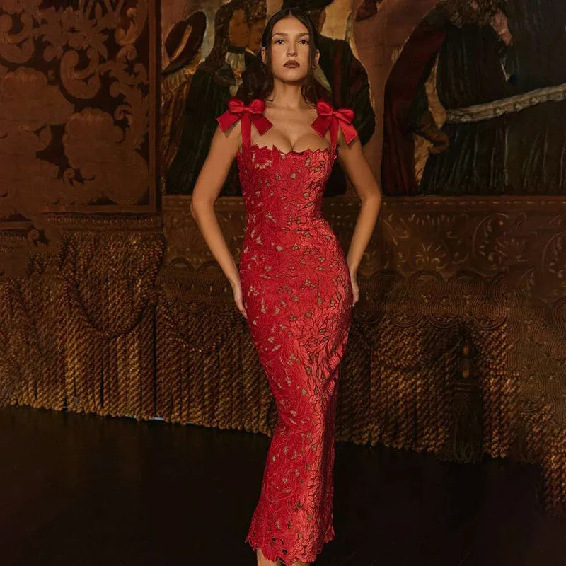 שמלת מקסי בעיצוב רקמת פרחים בעיטור פפיון בכתפיות - ריינה