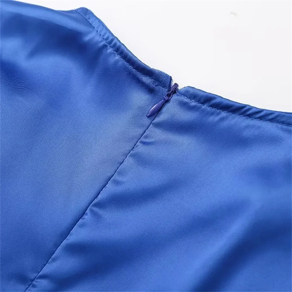 שמלת מידי סאטן בעיצוב כיווצים ומחשוף עמוק - ברי