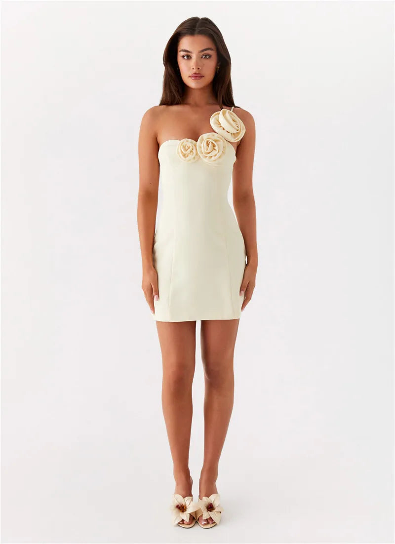 שמלת מיני בעיטור אפליקציות פרחים כתפיה אחת - Annika