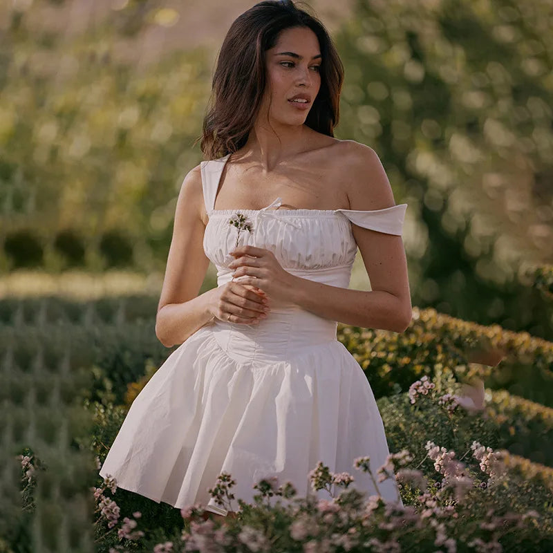 שמלת מיני לבנה בגזרת A בעיצוב כפרי - AYLIN