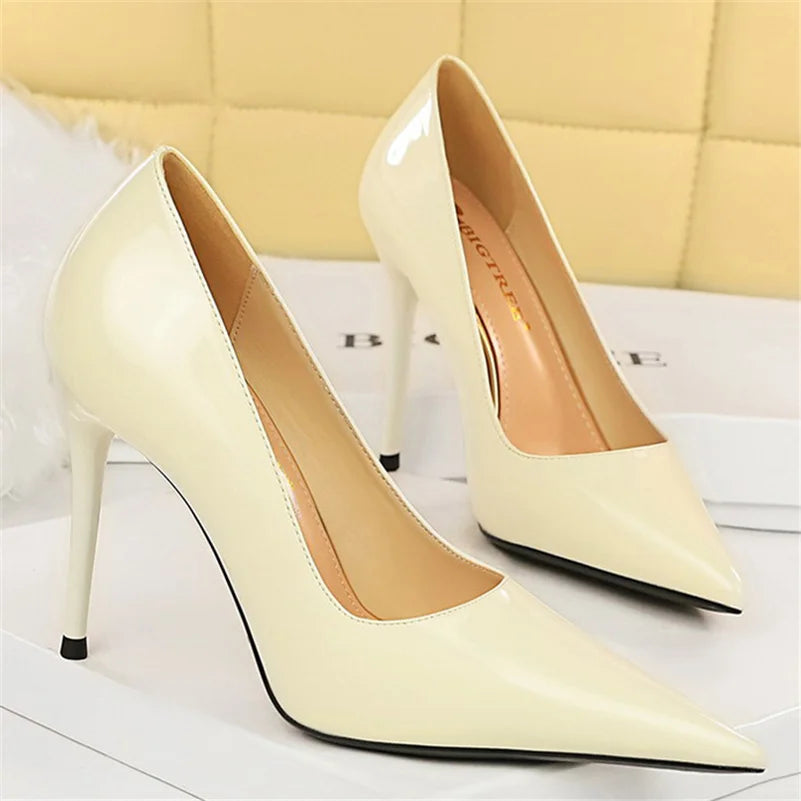 נעלי עקב שפיץ מבריקות - ג'סי