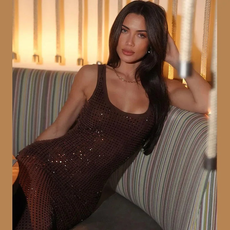 שמלת מקסי צמודה בעיטור ריבועים מנצנצים בעיצוב גב חשוף - Genesis