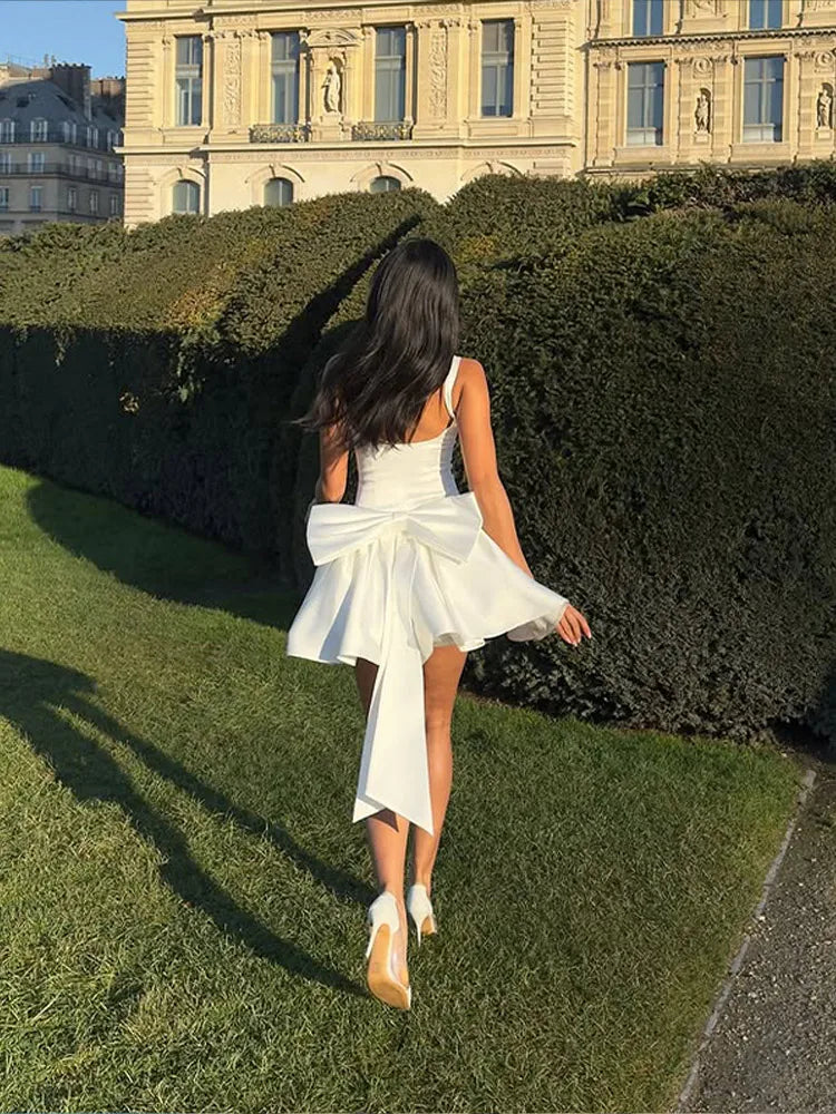 שמלת מיני סאטן גב פתוח בעיטור פפיון  - Reese