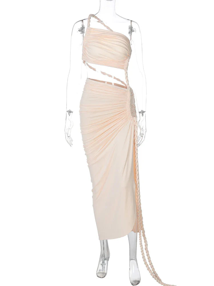 שמלת מקסי כתפייה אחת בעיצוב פתח ושסע בעיטור צמה - פנמה