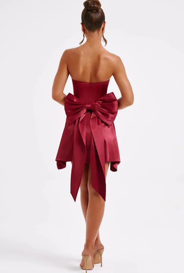 שמלת מיני סטרפלס סאטן בגזרת A בעיטור פפיון בעיצוב אסימטרי - Roselyn
