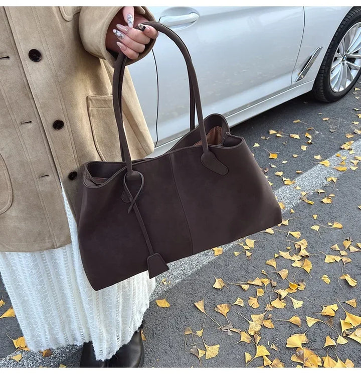Suede bag with classic design