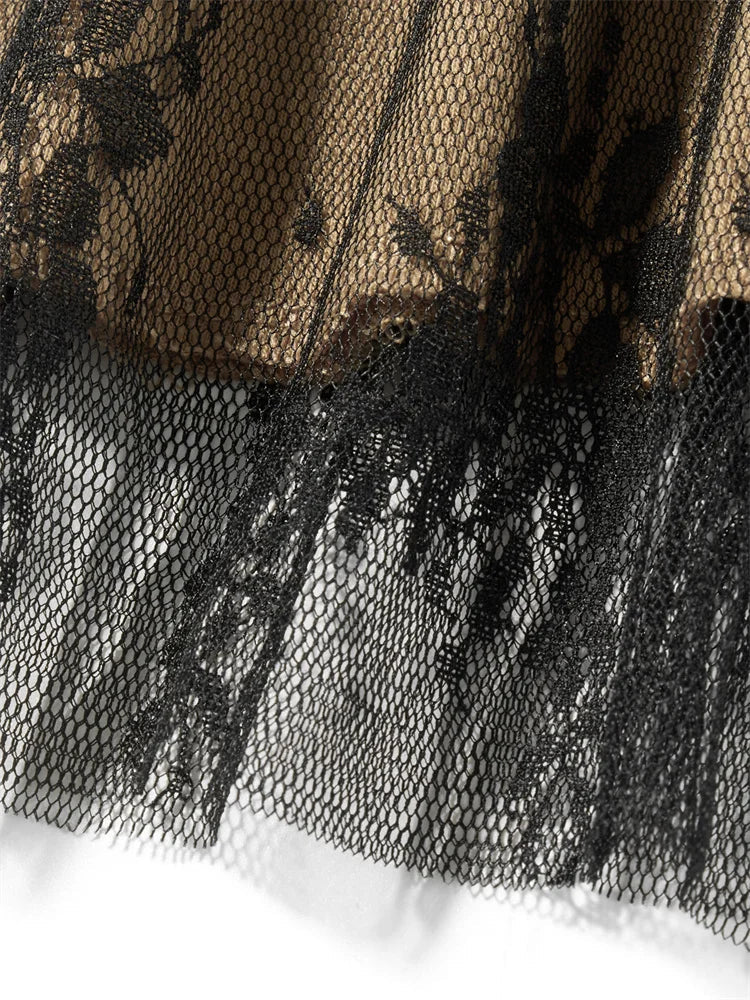 סט שני חלקים תחרה טופ סטרפלס וחצאית מיני - אנוארה