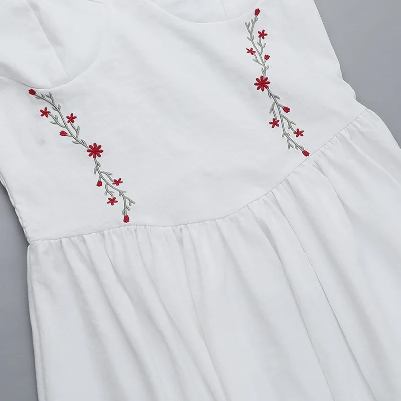 שמלת מקסי בעיצוב כפרי בעיטור רקמת פרחים - בלנקה